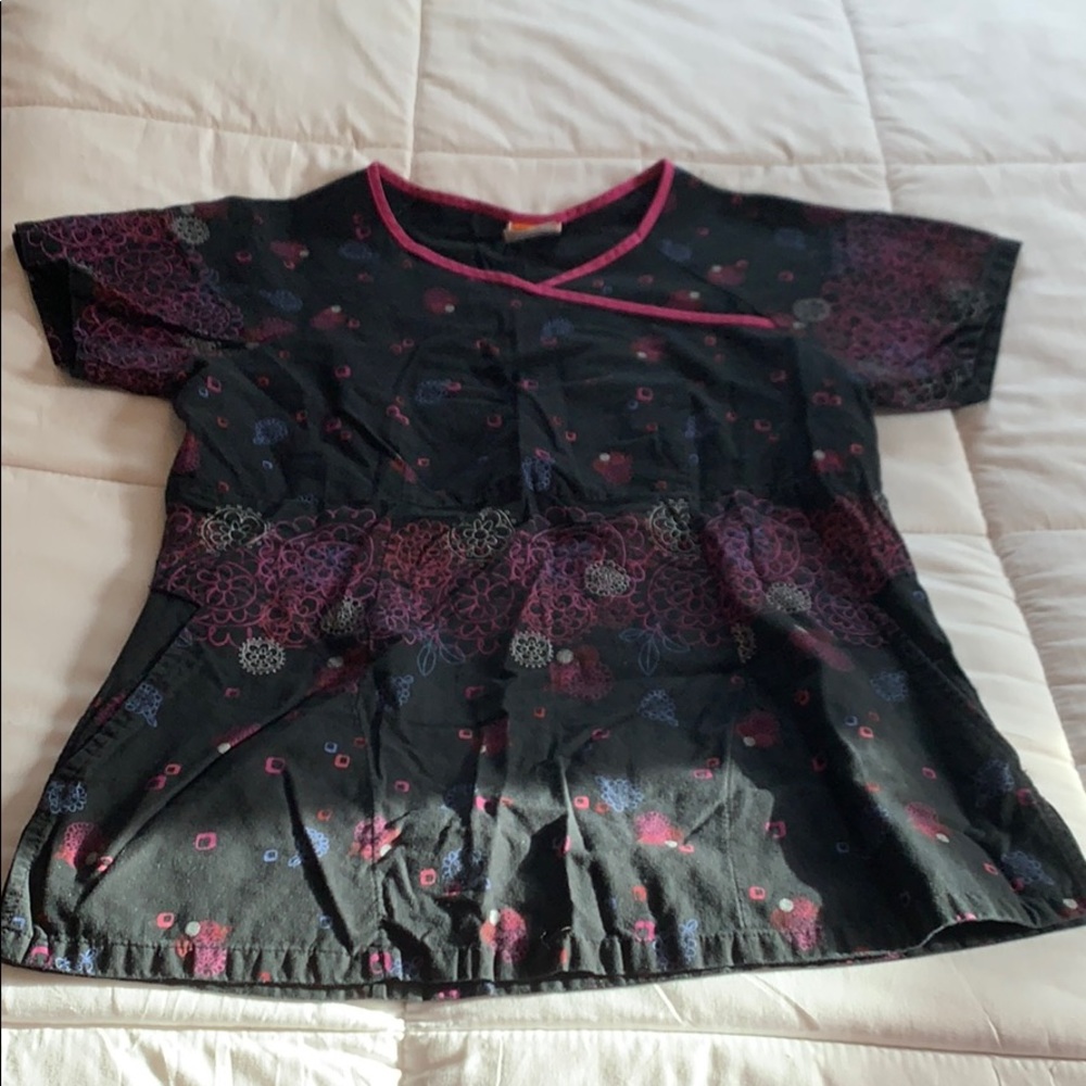 Grafx by Barco scrub top size medium